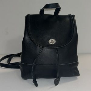 Vintage Coach black leather backpack day pack 9791. **NEEDS REPAIR**